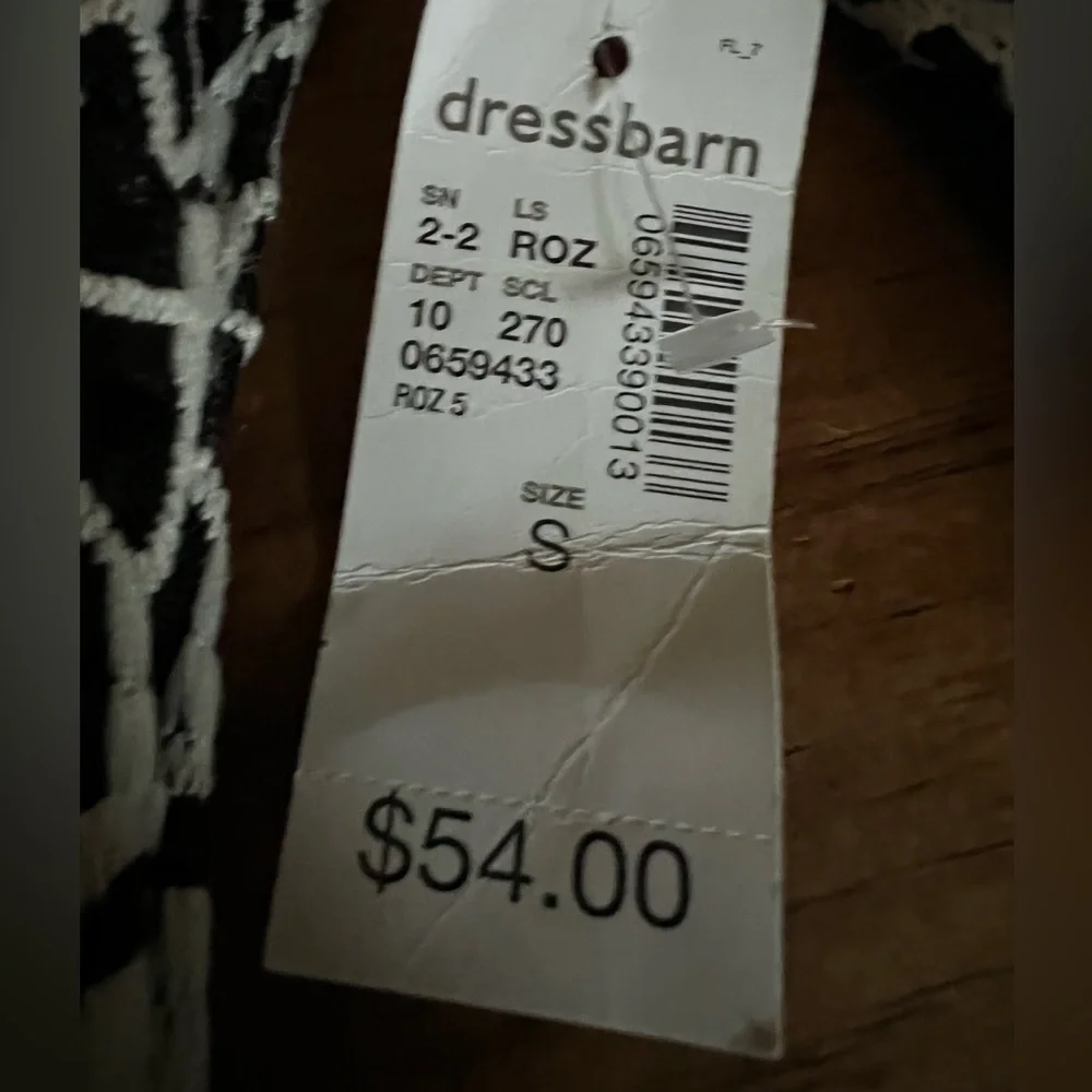 Dress barn B&W dress. Sz small! Scalloped bottom & cute bell sleeve with slit. - Picture 7 of 7